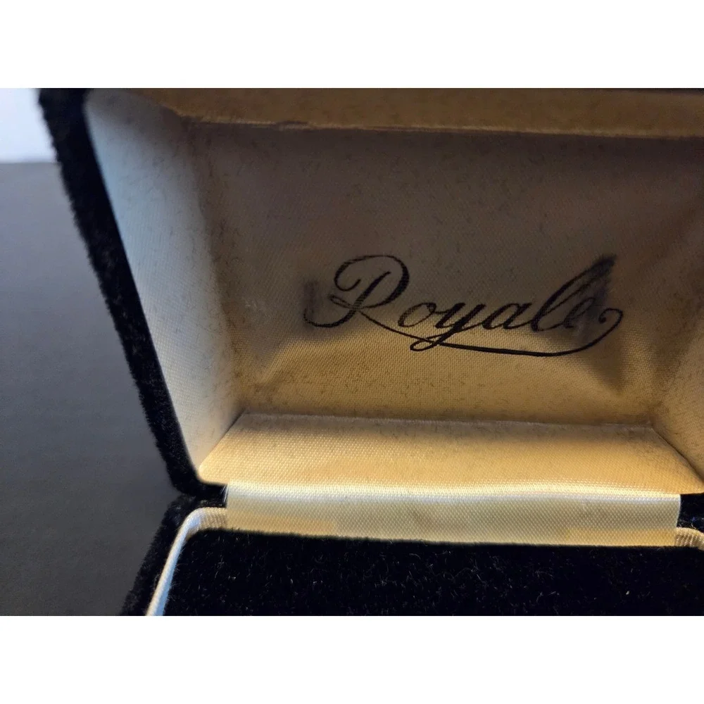 Vintage Royale Gold Tone Cameo Wrap Around Mesh Cufflinks Green White Profile